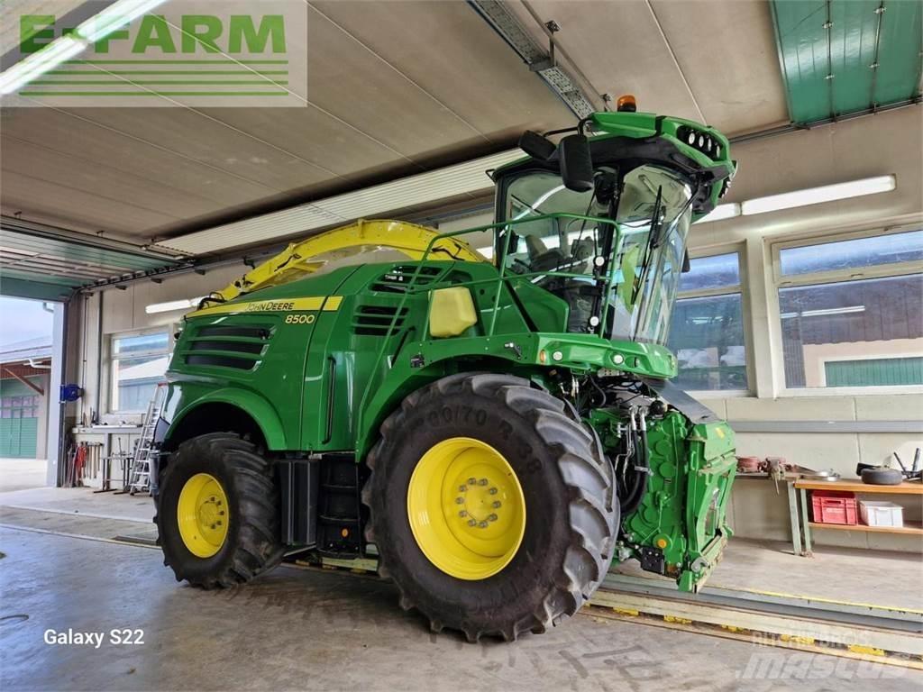 John Deere 8500 自走式青贮饲料收割机