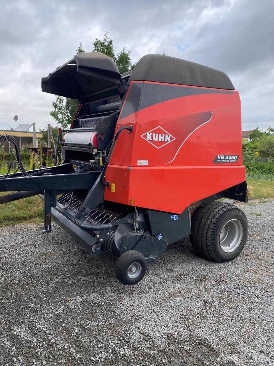 Kuhn VB 2260 圆捆打捆机