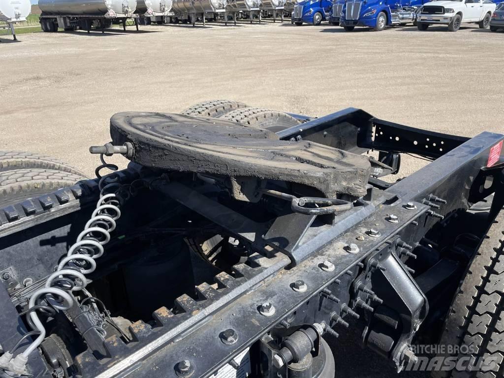 Volvo VNL 740 牵引车