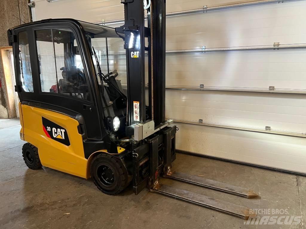 CAT EP30CN 电动叉车