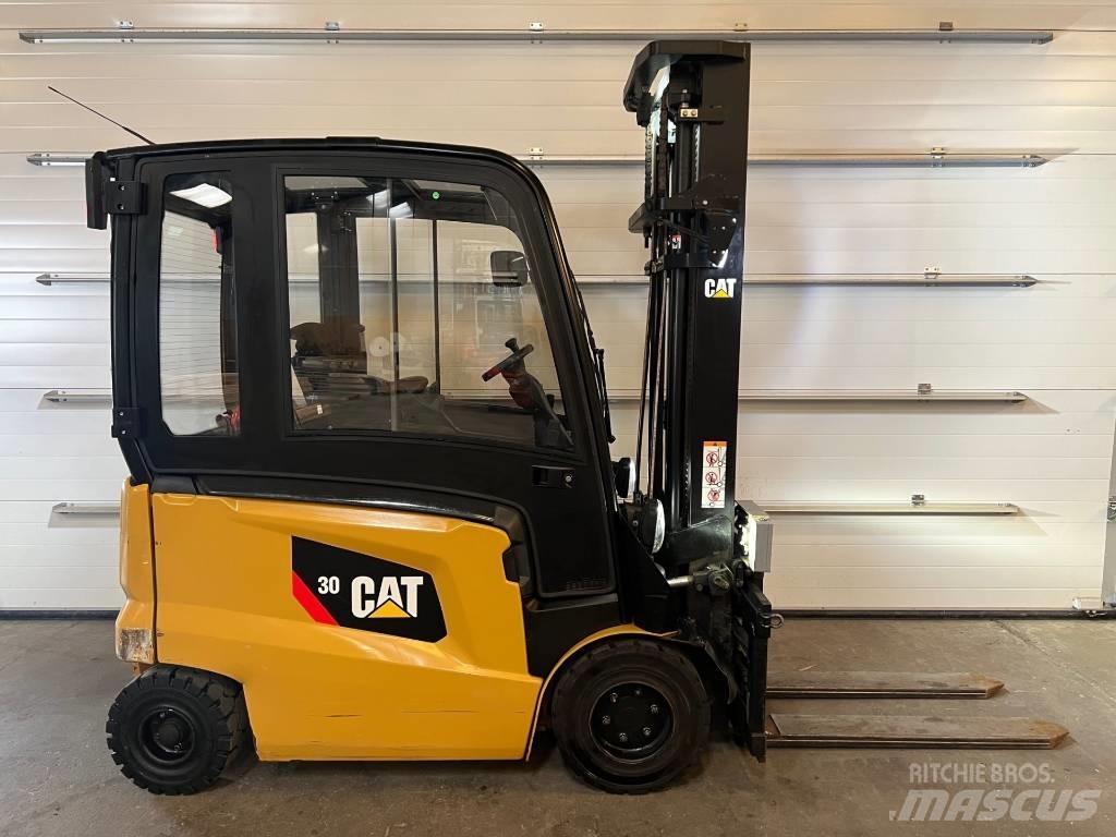 CAT EP30CN 电动叉车