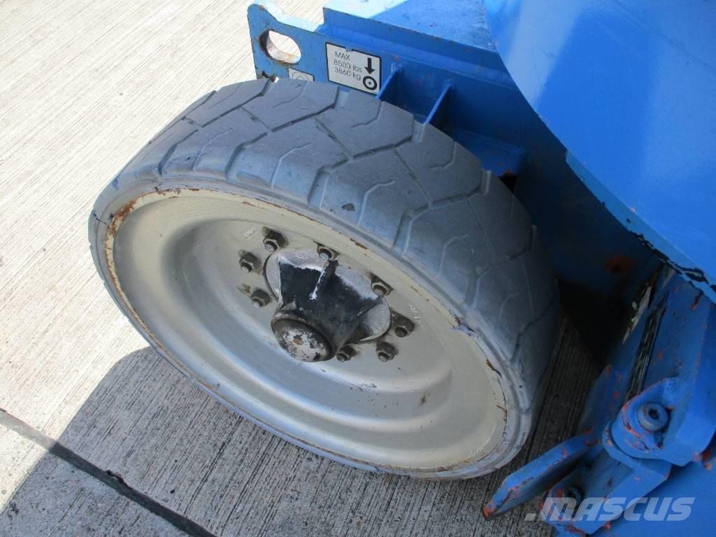 JLG E300 AJP (180) 自走式伸缩臂升降机