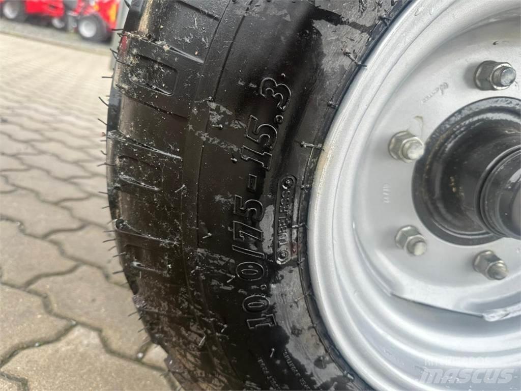 Fliegl EDK 40 箱式拖车