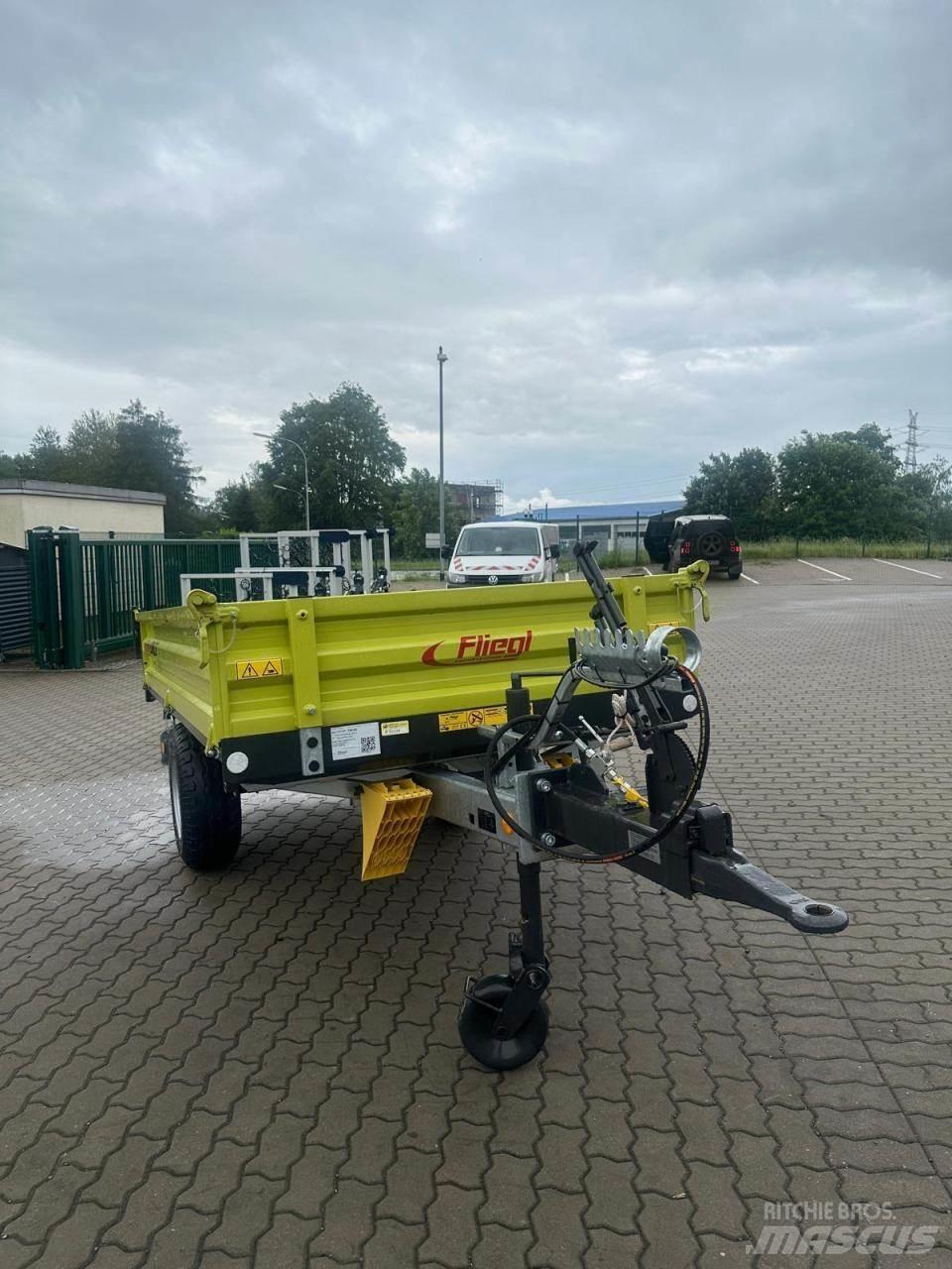 Fliegl EDK 40 箱式拖车