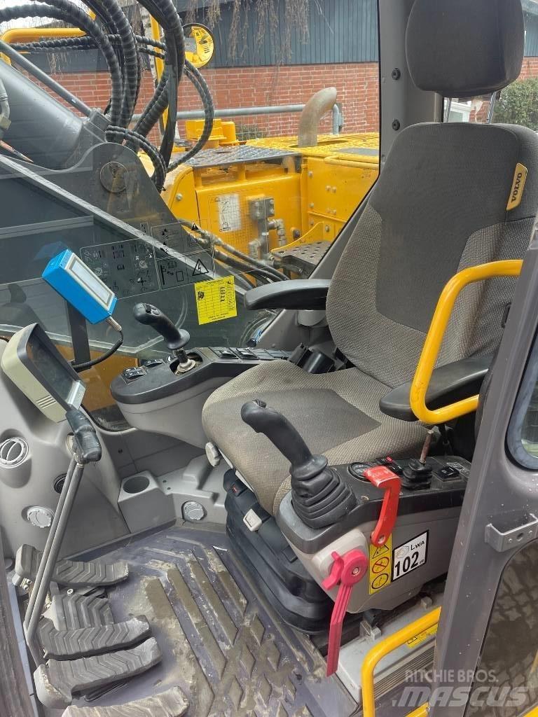 Volvo ECR235C 履带挖掘机