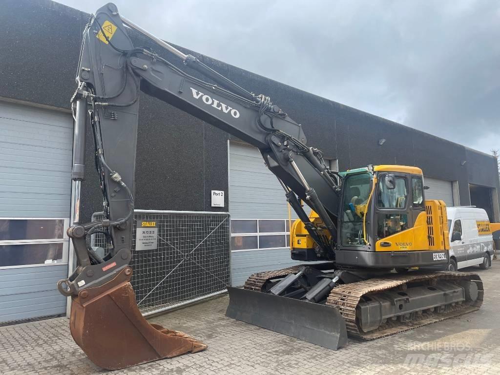 Volvo ECR235C 履带挖掘机