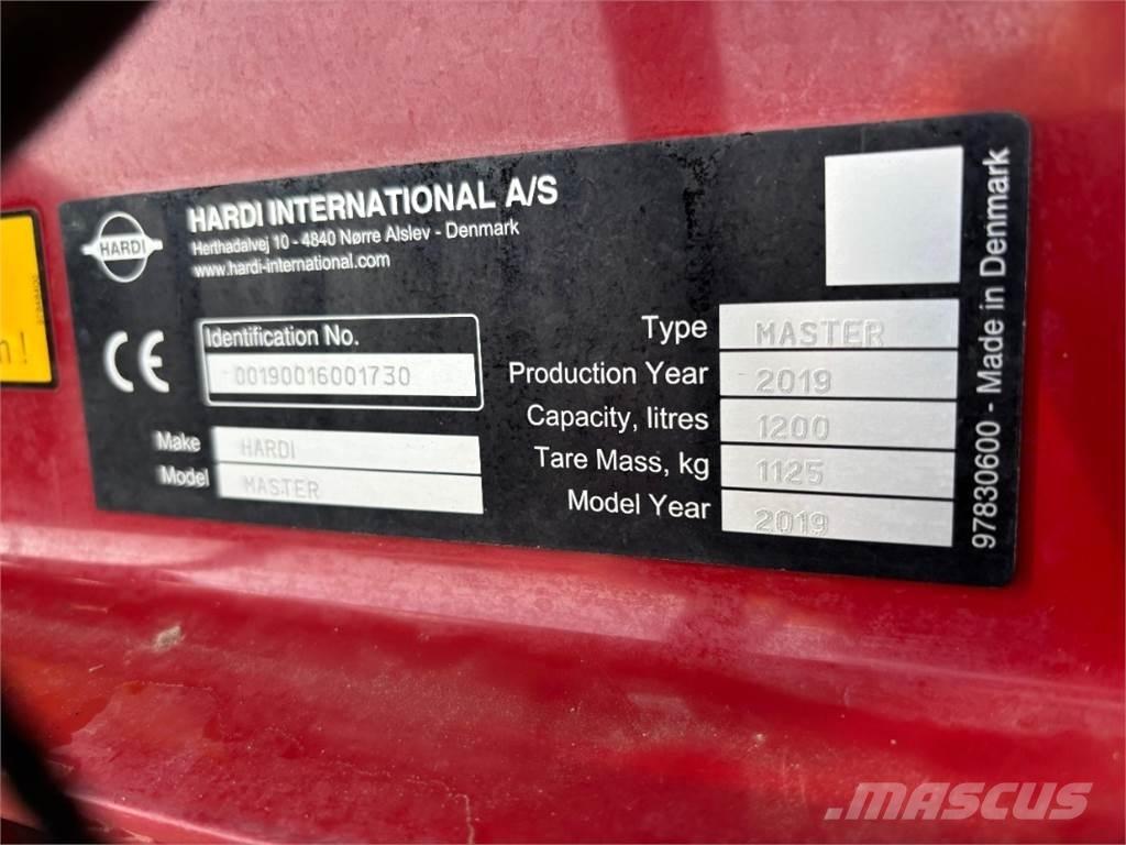 Hardi Master 1200 牵引式喷雾机