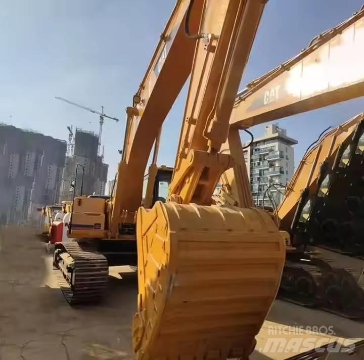 CAT CAT323B 中型挖掘机