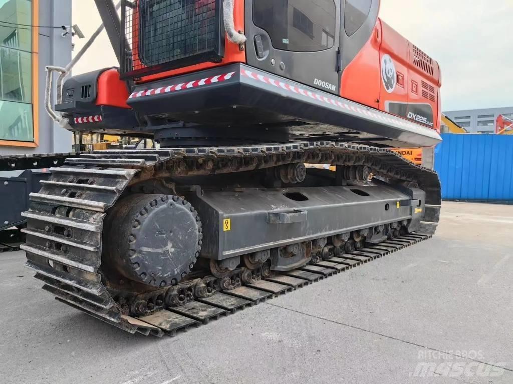 Doosan DX225LC-9C 履带挖掘机