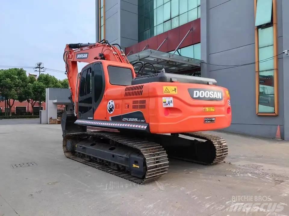Doosan DX225LC-9C 履带挖掘机