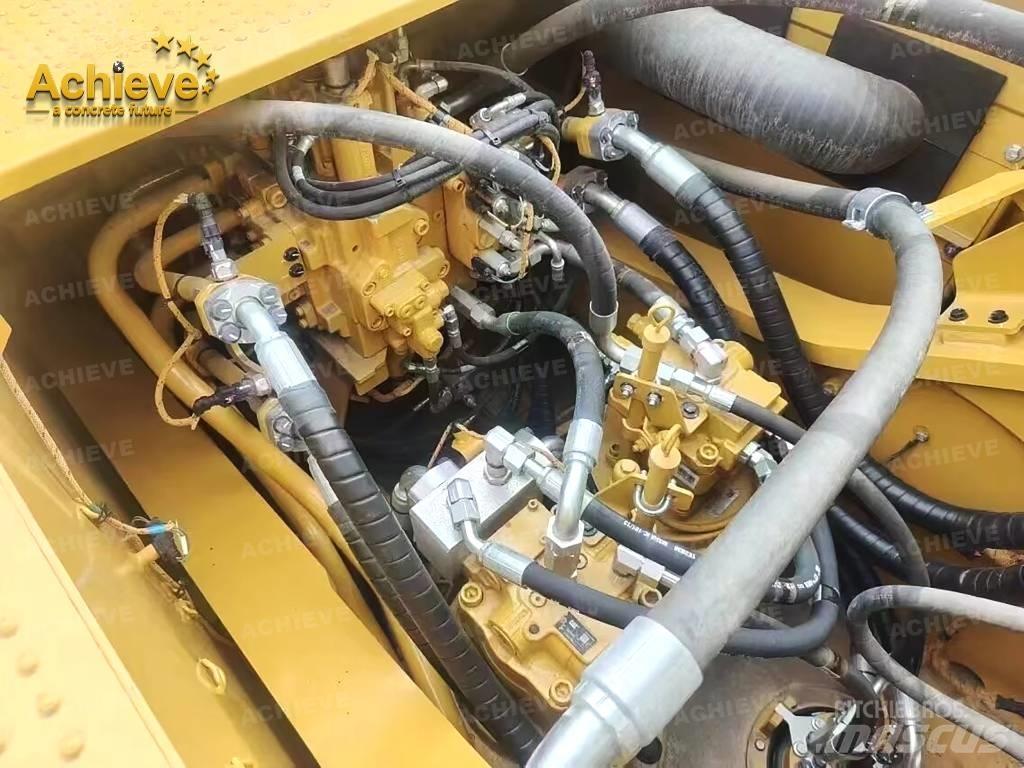 CAT 352 履带挖掘机