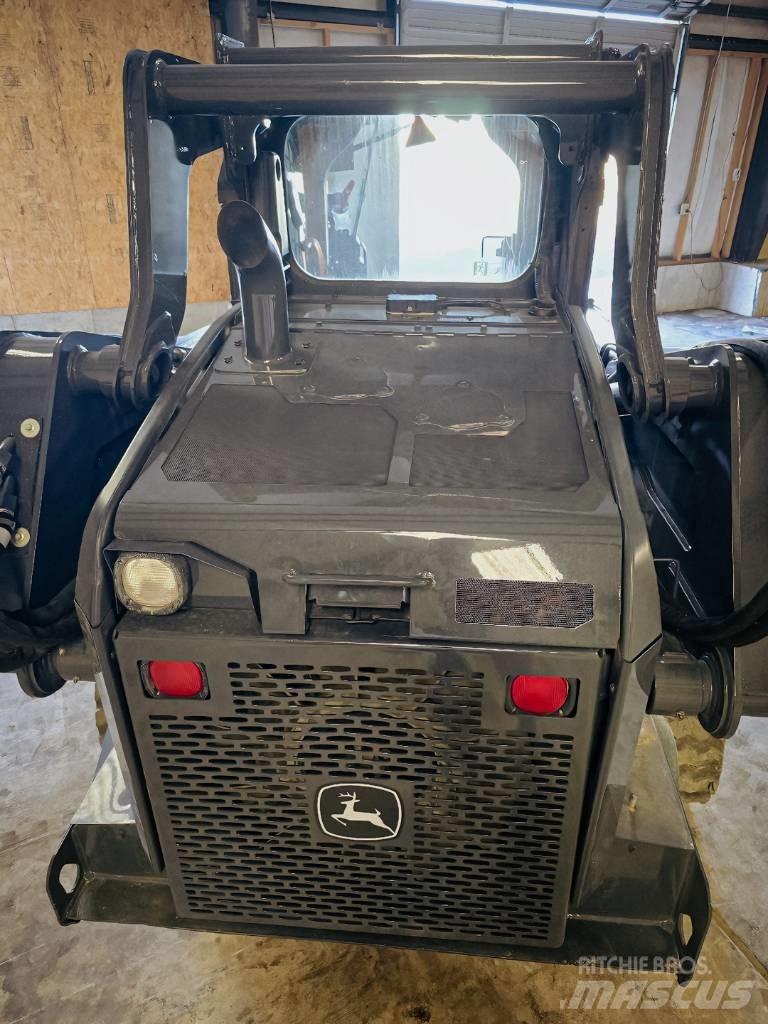 John Deere 325 G 滑移装载机