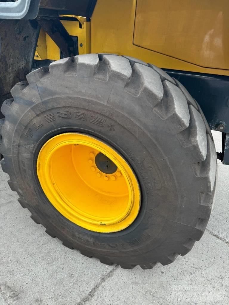 Komatsu WA250 轮式装载机