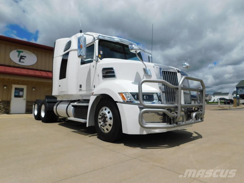 Western Star 5700 XE 牵引车