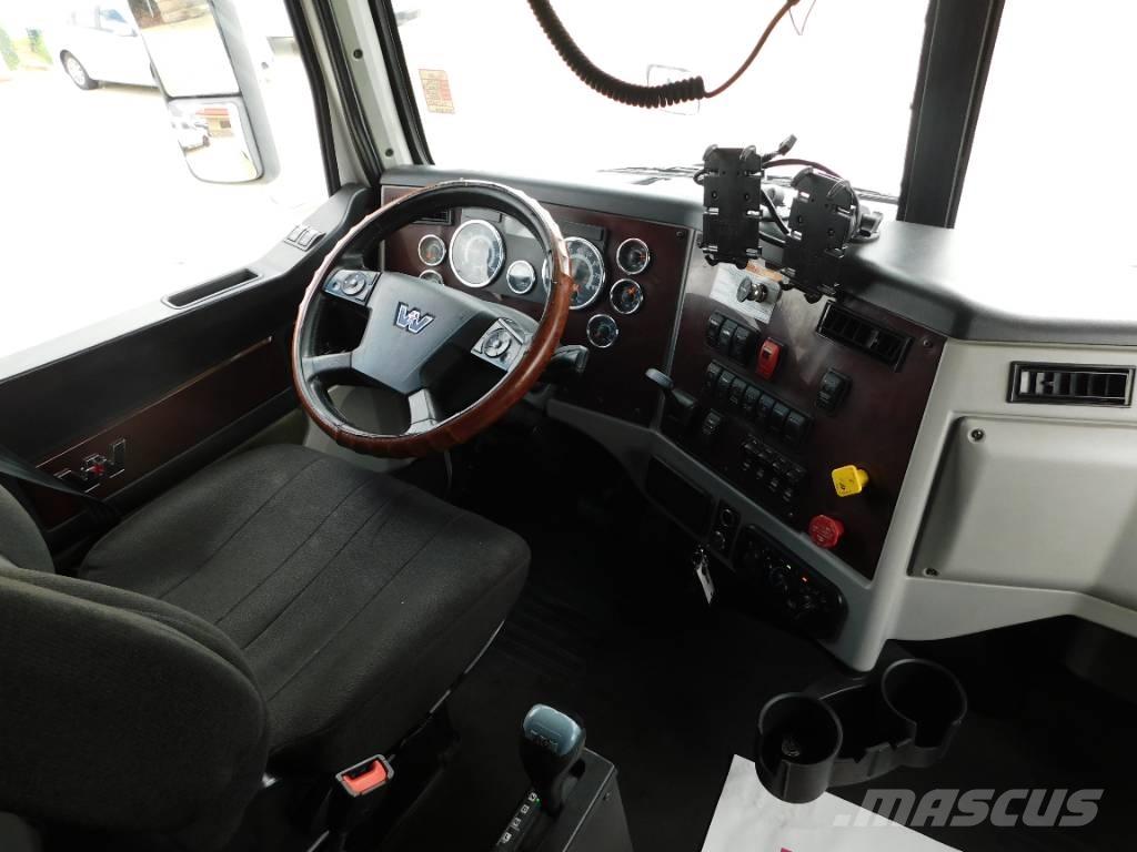 Western Star 5700 XE 牵引车