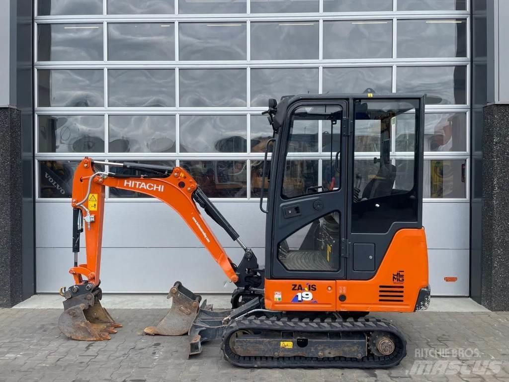 Hitachi ZX19-6 CR 小型挖掘机