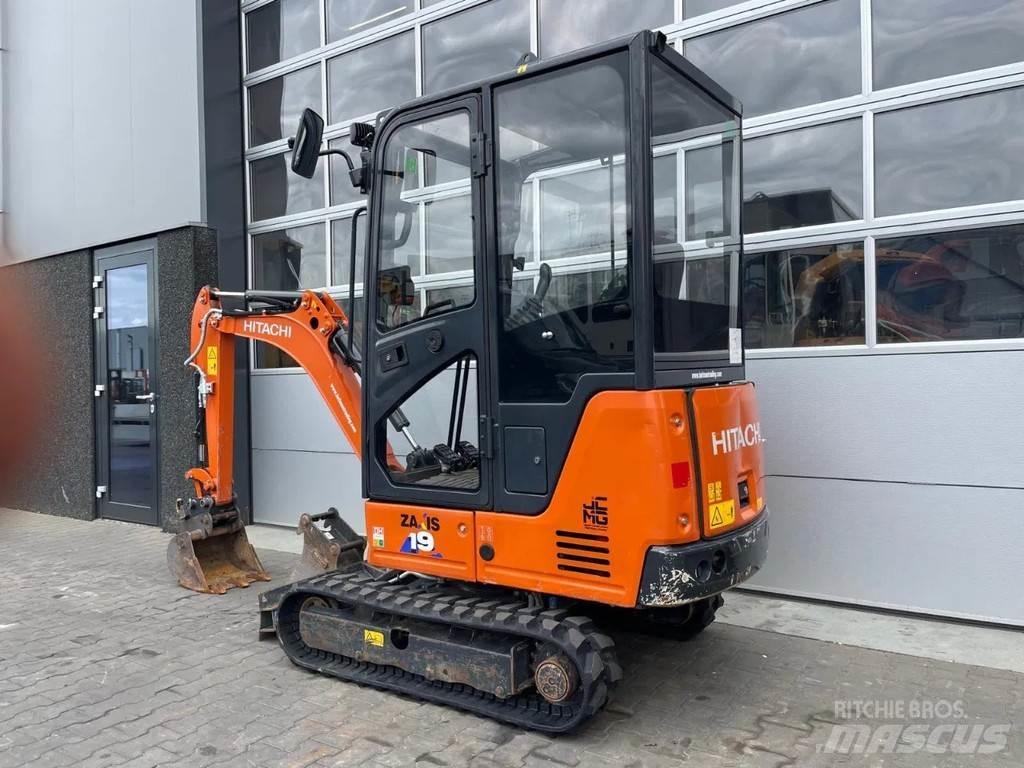Hitachi ZX19-6 CR 小型挖掘机