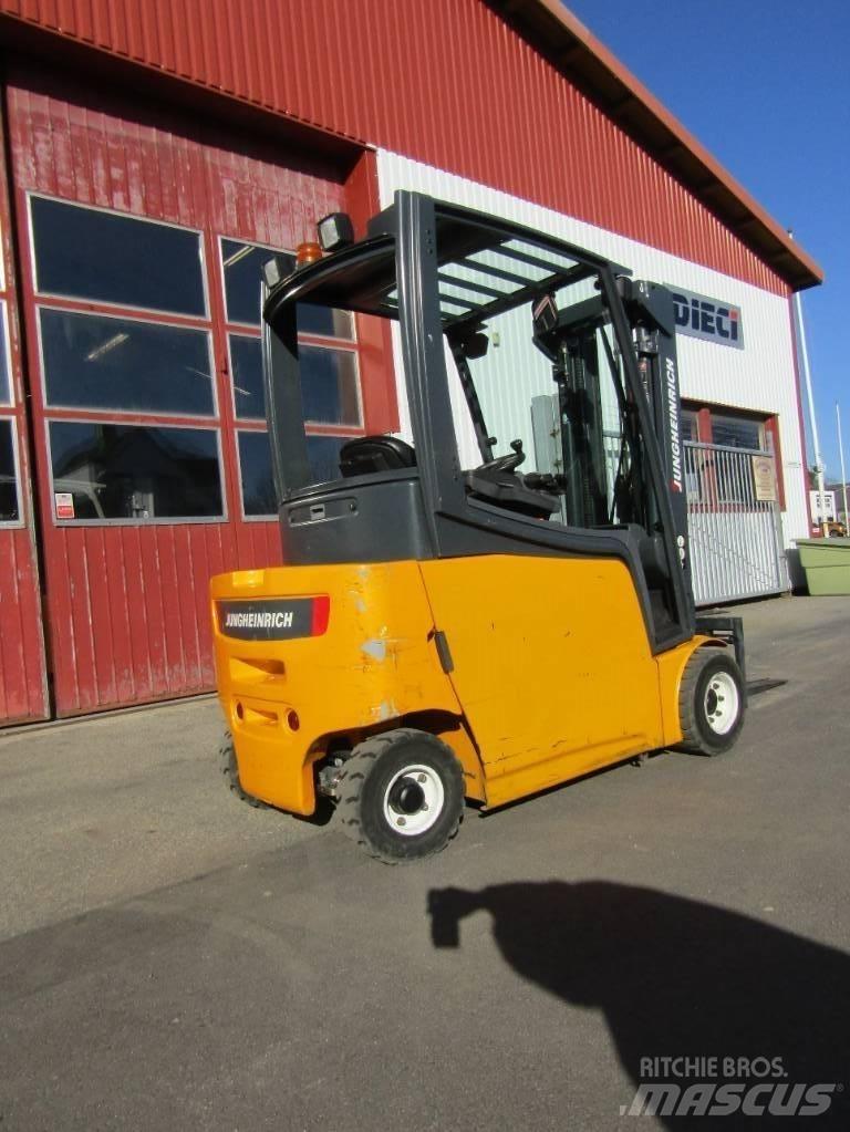 Jungheinrich EFG 320 电动叉车