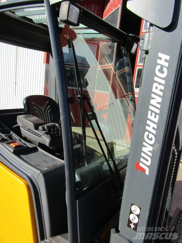 Jungheinrich EFG 320 电动叉车