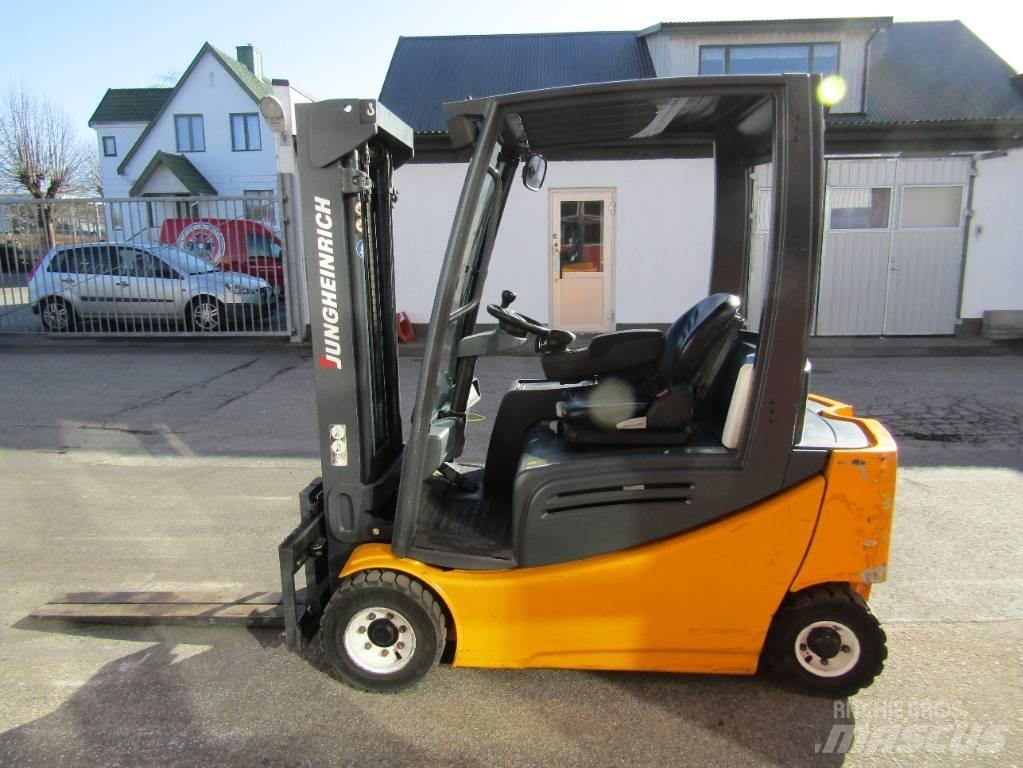 Jungheinrich EFG 320 电动叉车