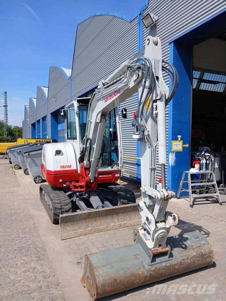 Takeuchi TB 240 DPF 小型挖掘机