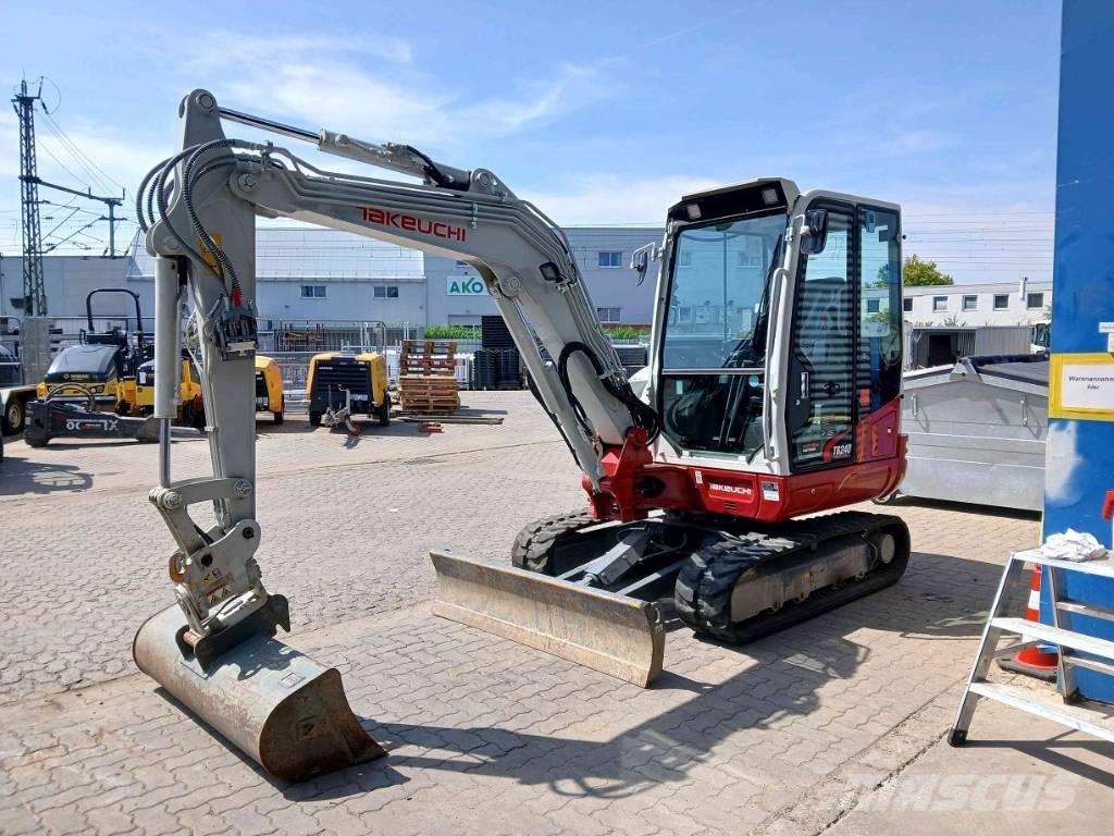 Takeuchi TB 240 DPF 小型挖掘机