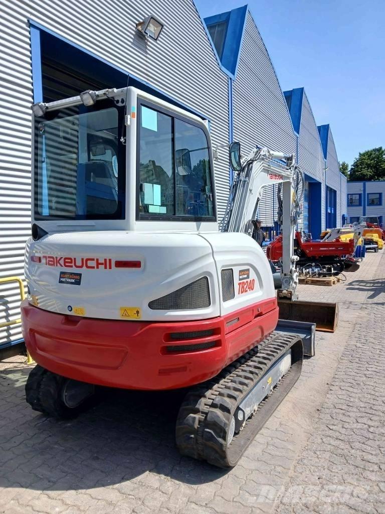 Takeuchi TB 240 DPF 小型挖掘机