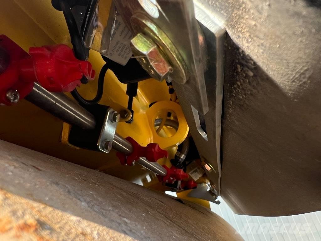 Bomag BW100 AD-5 双轮压路机