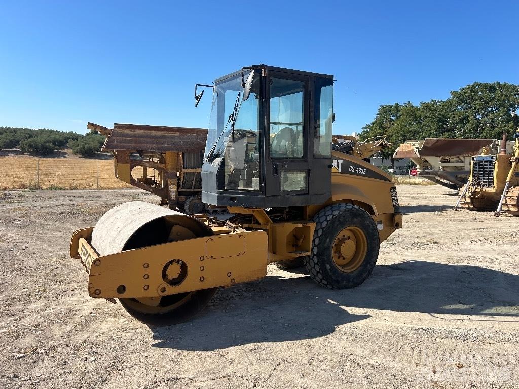 CAT CS 433 E 双轮压路机