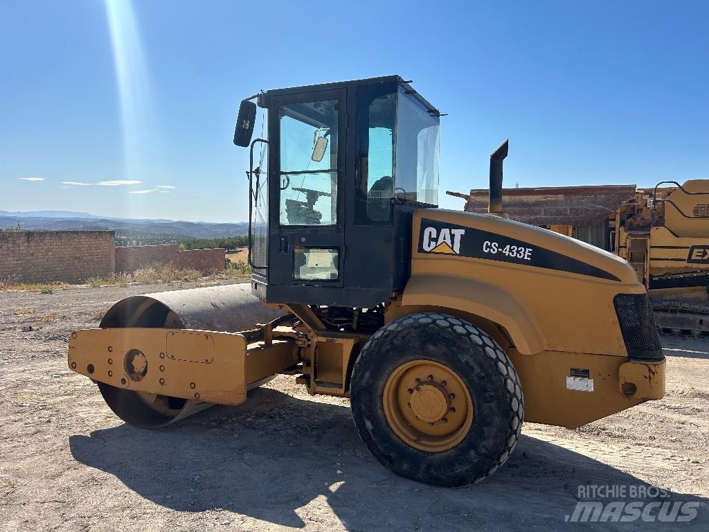 CAT CS 433 E 双轮压路机