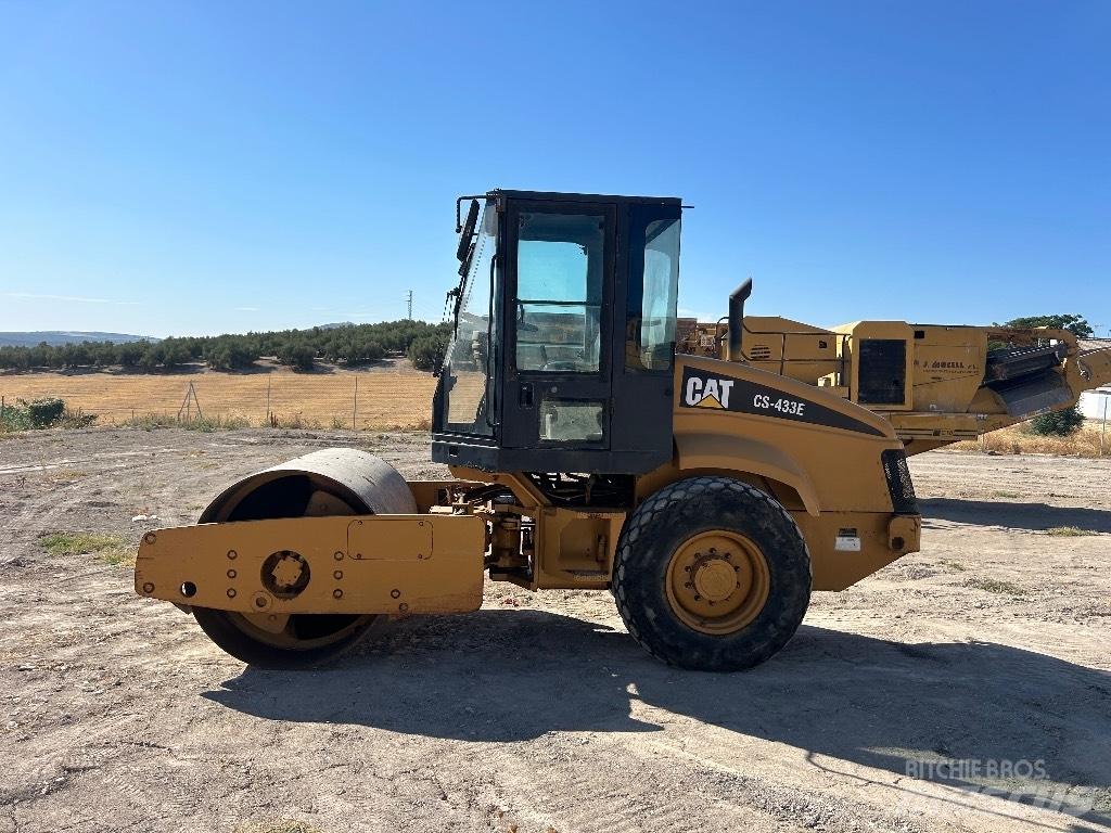 CAT CS 433 E 双轮压路机