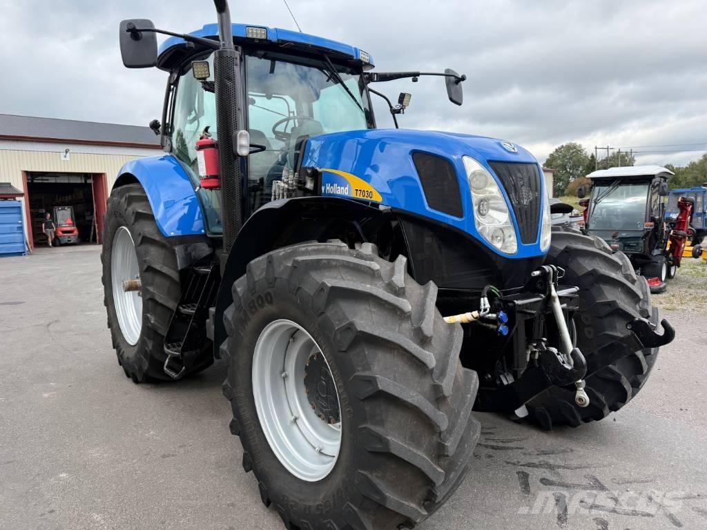 New Holland T7030 拖拉机/农用车