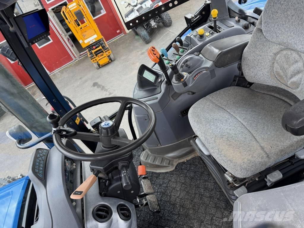 New Holland T7030 拖拉机/农用车
