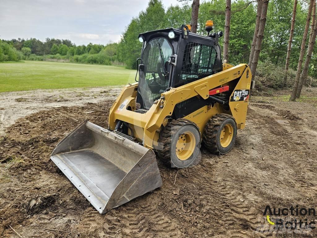 CAT 236 D 滑移装载机