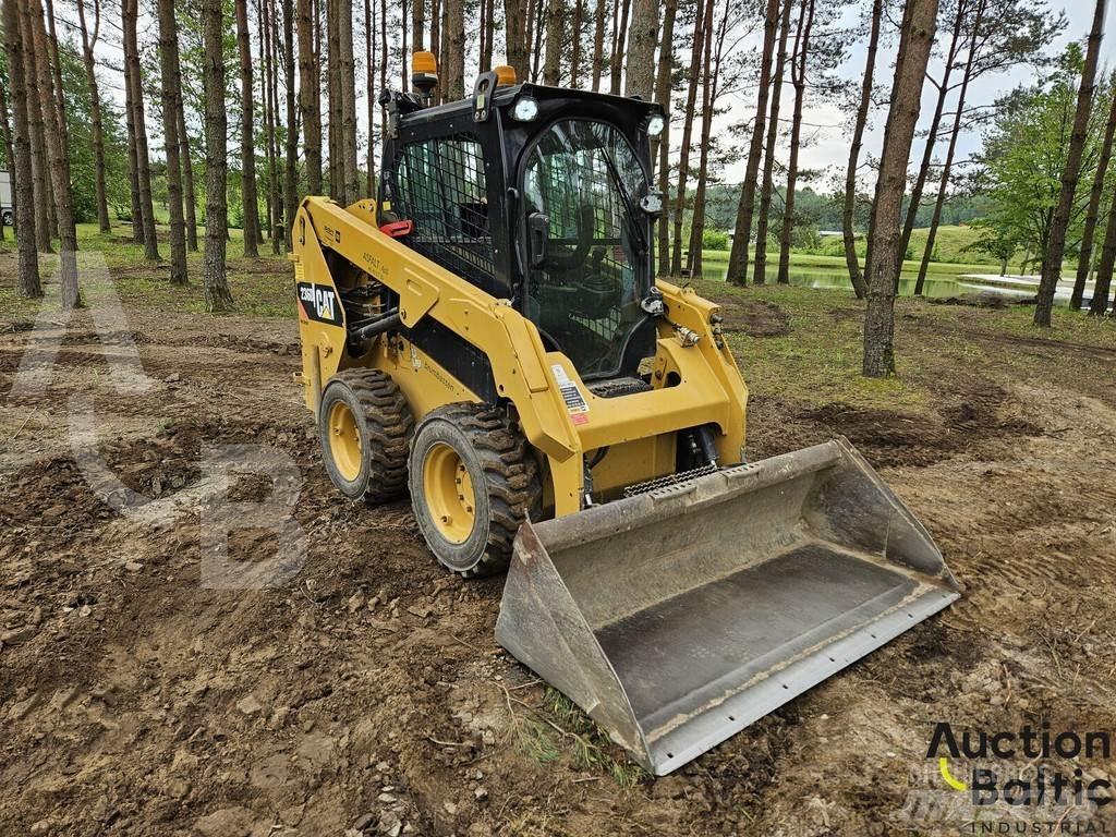 CAT 236 D 滑移装载机
