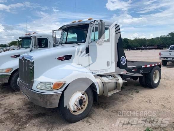 Peterbilt 335 平板栏板货车