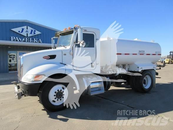 Peterbilt 337 油罐车