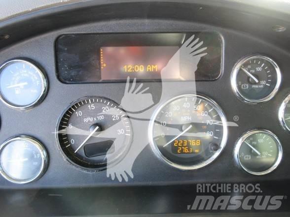 Peterbilt 337 油罐车