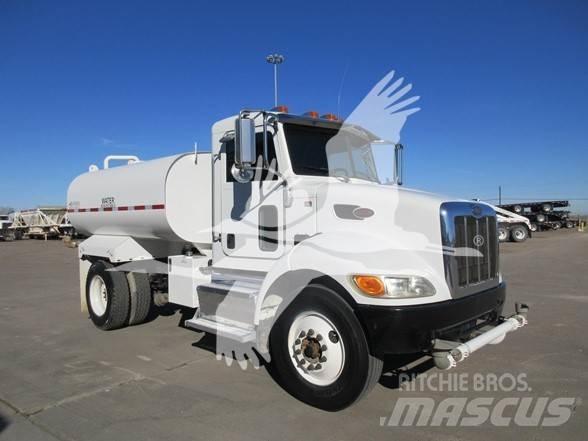 Peterbilt 337 油罐车