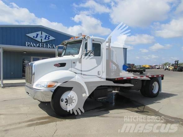 Peterbilt 337 牵引车