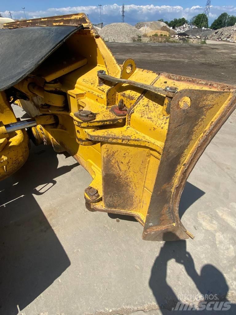 Komatsu D61PX24 履带式推土机