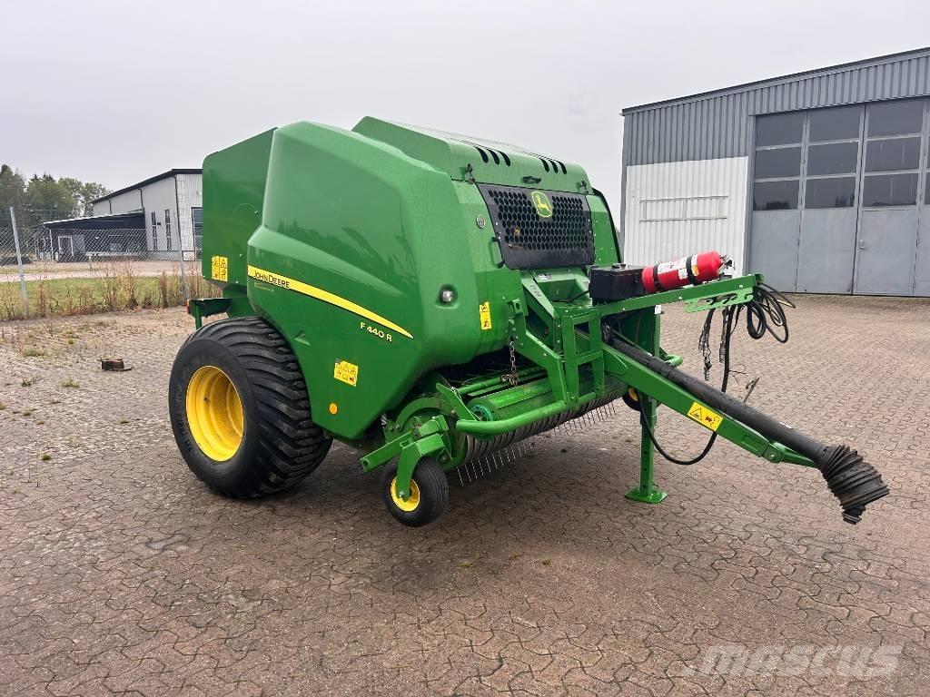 John Deere F 440 圆捆打捆机