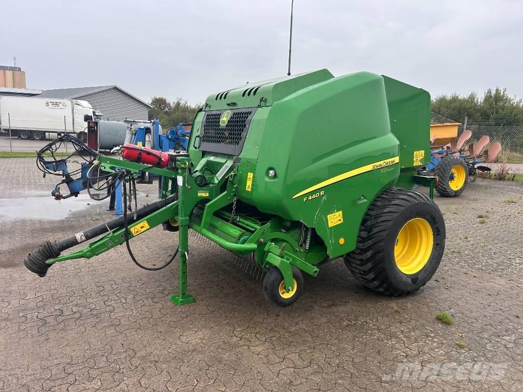 John Deere F 440 圆捆打捆机