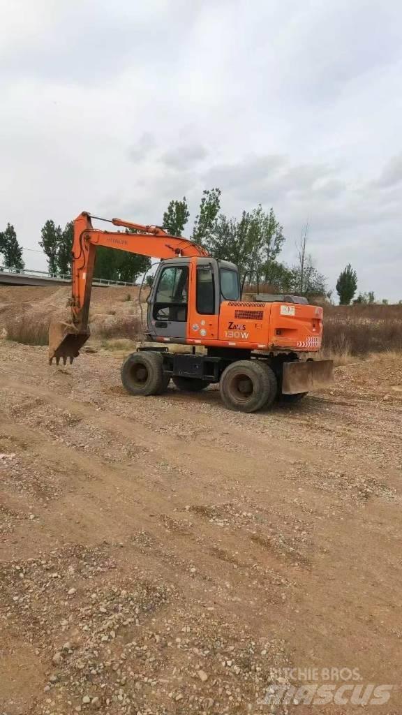 Hitachi ZX130W 轮式挖掘机