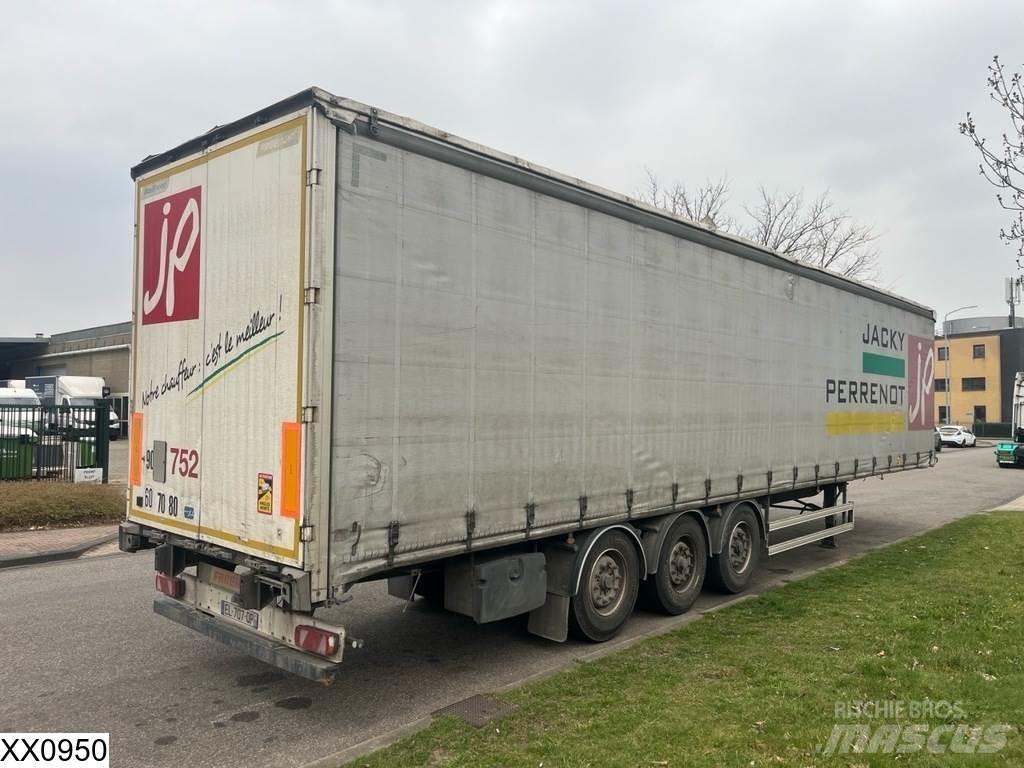 Fruehauf Tautliner 侧帘半挂车