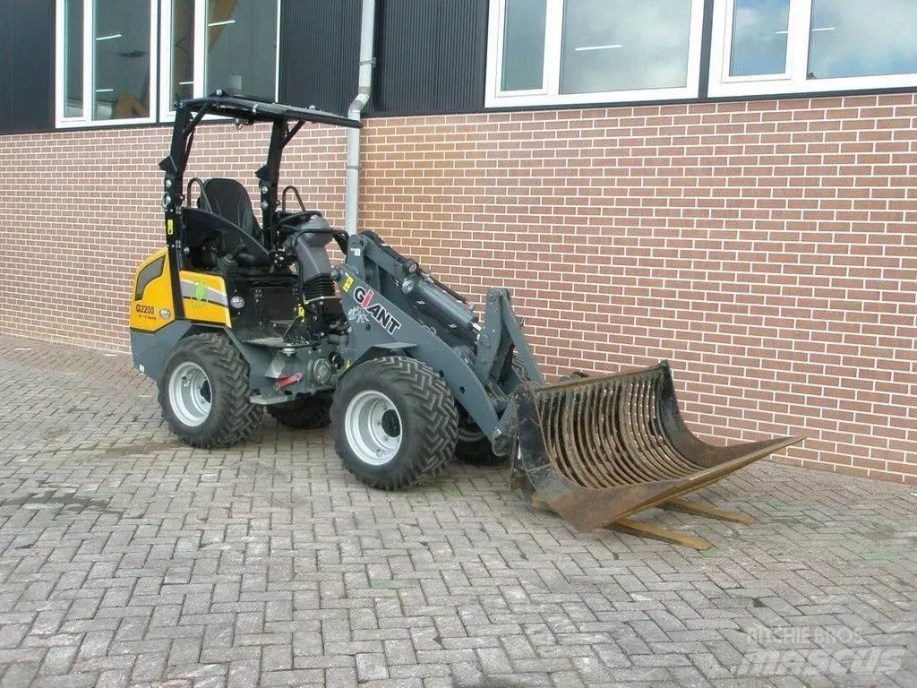 GiANT G2200E 小型装载机