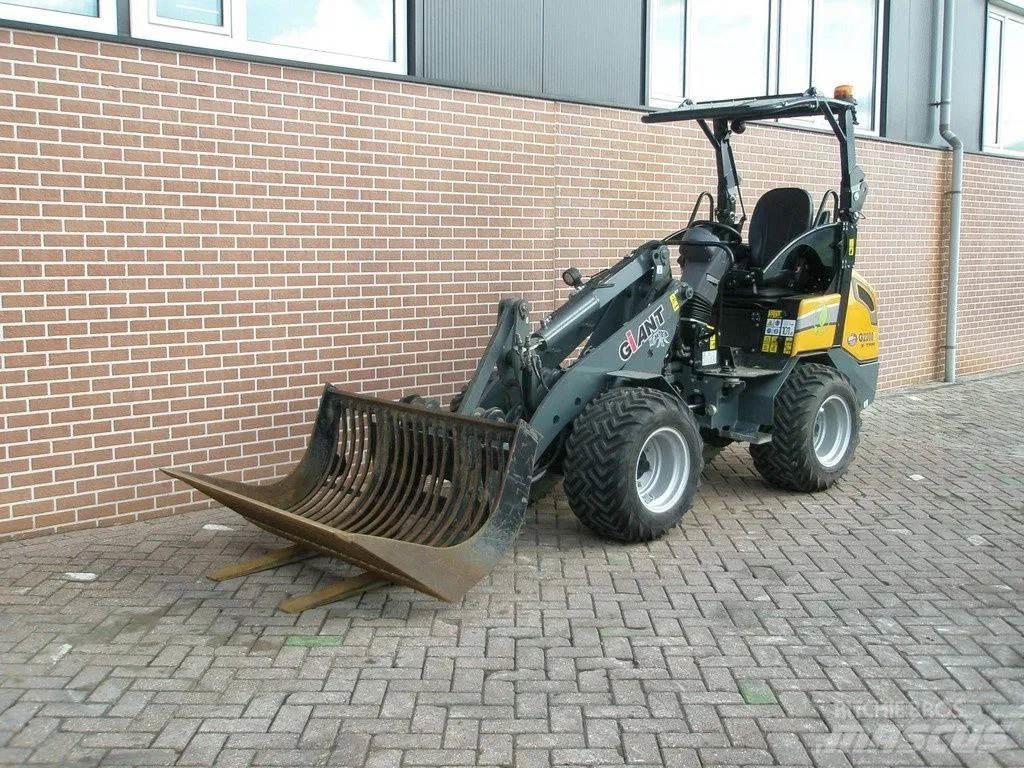 GiANT G2200E 小型装载机