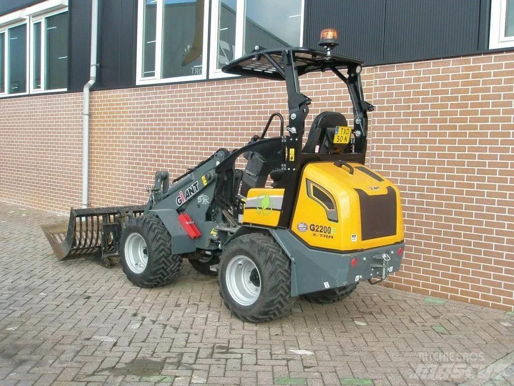 GiANT G2200E 小型装载机