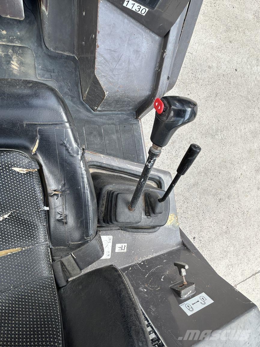 Manitou MH25-4 越野叉车|叉装车