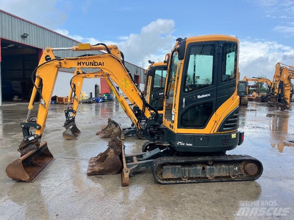 Hyundai R25Z-9 AK 小型挖掘机